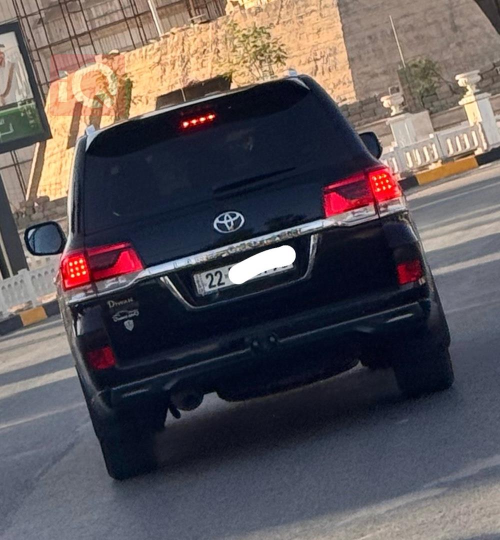 تۆیۆتا لاند کروزەر